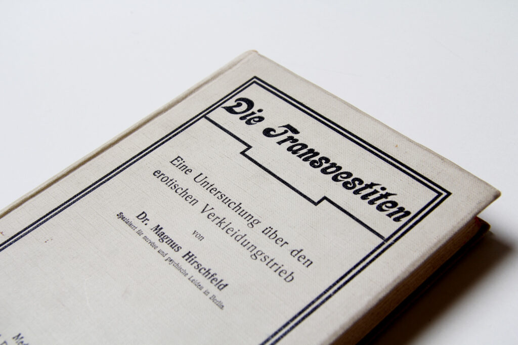 Magnus Hirschfeld, Die Transvestiten. Eine Untersuchung über den erotischen Verkleidungstrieb · Berlin: Alfred Pulvermacher, 1910